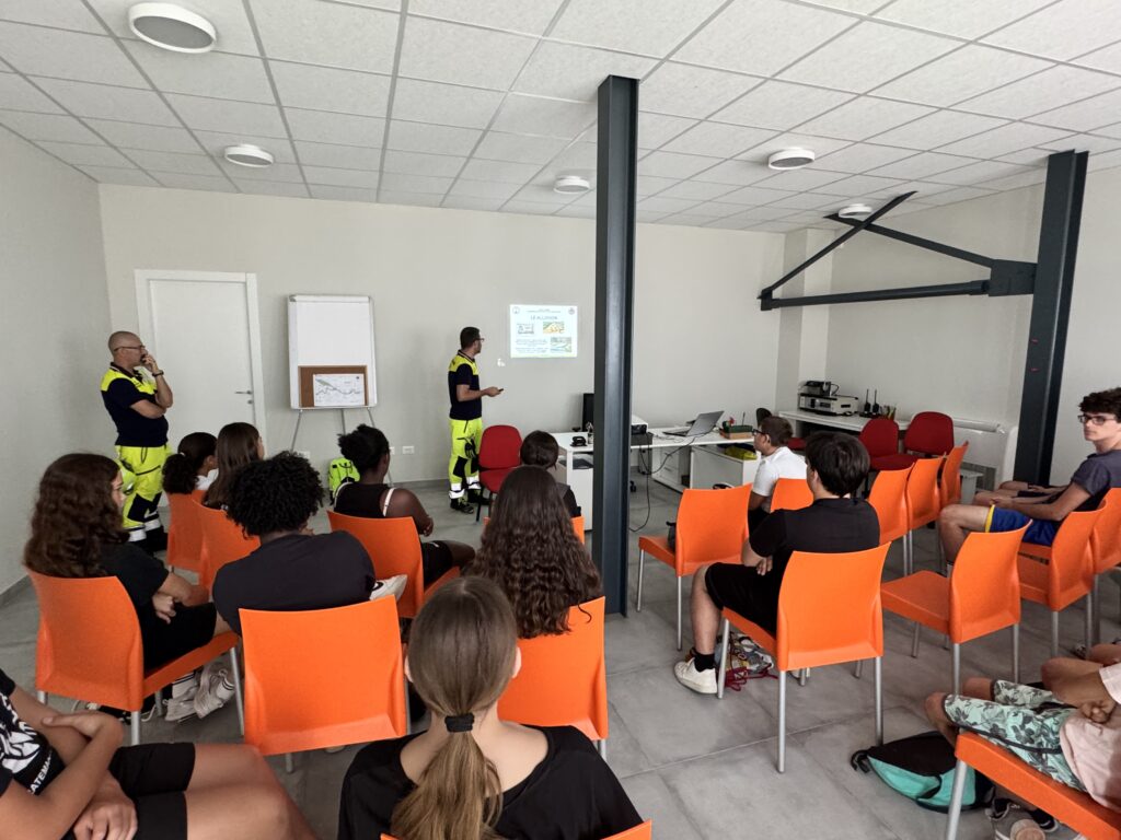 Il Crest di Sustinente in visita al nostro magazzino